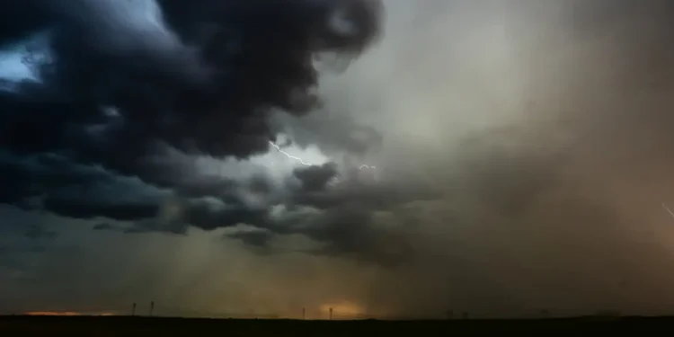 Des rafales de vent et des orages violents annoncés à l’intérieur des terres ce Week-end