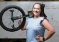 Un monocycle robotisé alimenté par l'IA pour étudier la façon dont les gens apprennent des compétences motrices complexes