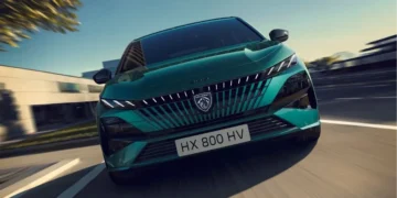 Stellantis mise sur l’hybride : un pari stratégique qui porte ses fruits en Europe