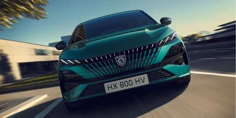 Stellantis mise sur l’hybride : un pari stratégique qui porte ses fruits en Europe