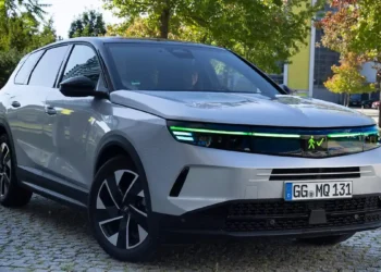 Avec Opel, la voiture autonome adopte un langage visuel inédit pour la sécurité routière