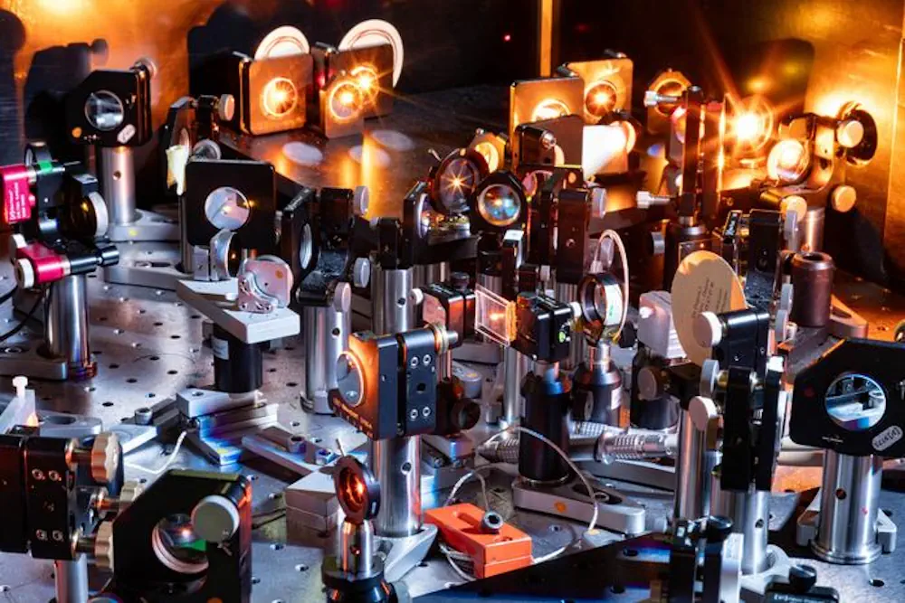 Nouvelles perspectives sur l'interaction lumière-matière : recherche innovante axée sur l'électronique ultrarapide