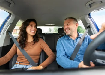 Voiture électrique : le leasing social relancé pour 50 000 foyers modestes à moins de 200 euros par mois