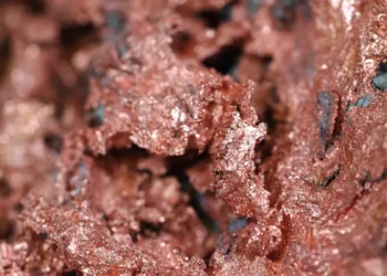 Un cadre de calcul basé sur un réseau d'IA résout un défi de physique vieux de 100 ans