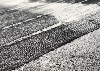 Des chercheurs créent un textile intelligent pour anticiper l’usure des chaussées