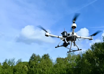 Un drone 5G fournit des images en direct de la scène d'urgence avant l'arrivée des sauveteurs