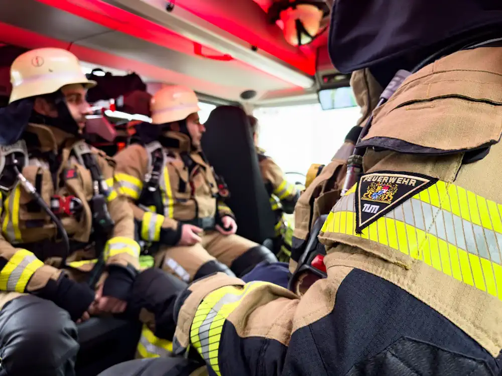 Moins de bruit et une meilleure communication sur le chemin du déploiement dans le camion de pompiers électrique de l'usine de TUM. 