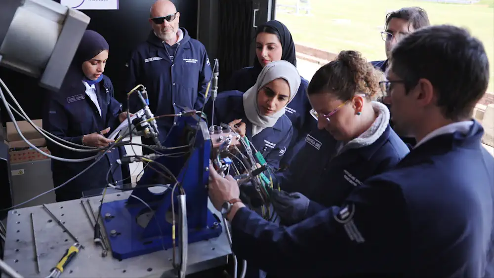 Le Technology Innovation Institute (TII), l'organe de recherche appliquée du Conseil de recherche sur les technologies avancées (ATRC) d'Abou Dhabi, a conçu, construit et testé avec succès le premier moteur-fusée liquide des Émirats arabes unis, une étape importante qui confirme les capacités spatiales souveraines croissantes de la nation. Avec l'aimable autorisation de l'ATRC : TII