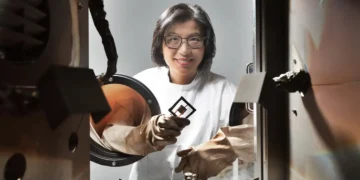 Record mondial d'efficacité pour une grande cellule solaire en pérovskite à triple jonction