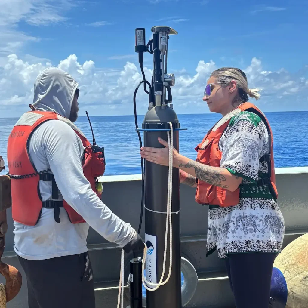 Le robot biogéochimique Argo (BGC-Argo) flotte en recueillant une multitude de données sur les conditions océanographiques et biologiques. Il prend le pouls de la santé des océans et aide les chercheurs à comprendre l'impact du changement climatique sur les océans. Avec l'aimable autorisation de Sudheesh Keloth