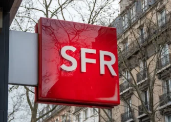 Bouygues Telecom, Free et Orange déposent une offre historique pour racheter SFR