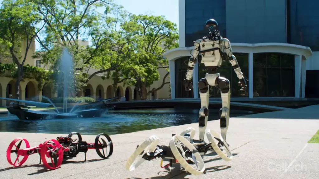 Le robot X1 marche avec des drones qui se transforment en mini voiture.