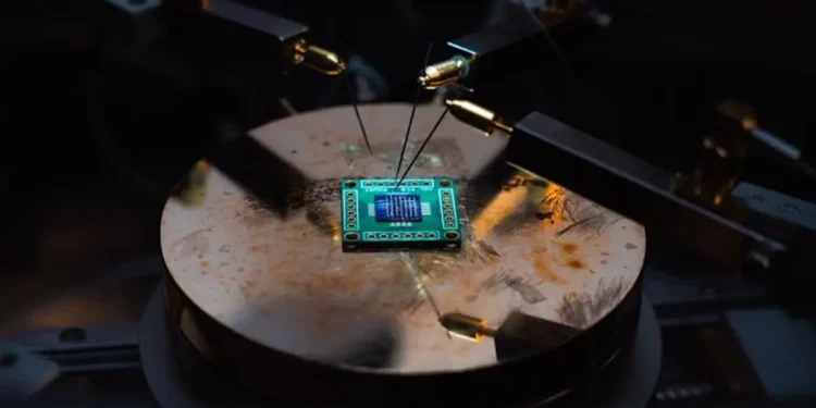 Des scientifiques battent le record d'empilement de transistors semi-conducteurs pour l'électronique de grande surface