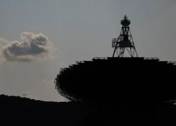 Des ingénieurs américains recalibrent des radiotélescopes pour mettre en évidence l'énergie noire