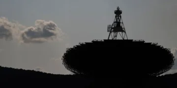 Des ingénieurs américains recalibrent des radiotélescopes pour mettre en évidence l'énergie noire