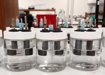 Des batteries sodium-ion pour une énergie plus verte et même rendre l'eau de mer potable