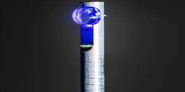 La constante de structure fine est-elle vraiment constante ?