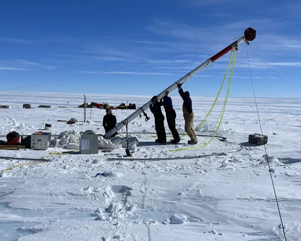 Forage "Raising the Foro", Allan Hills, Antarctique. 2022-2023.
