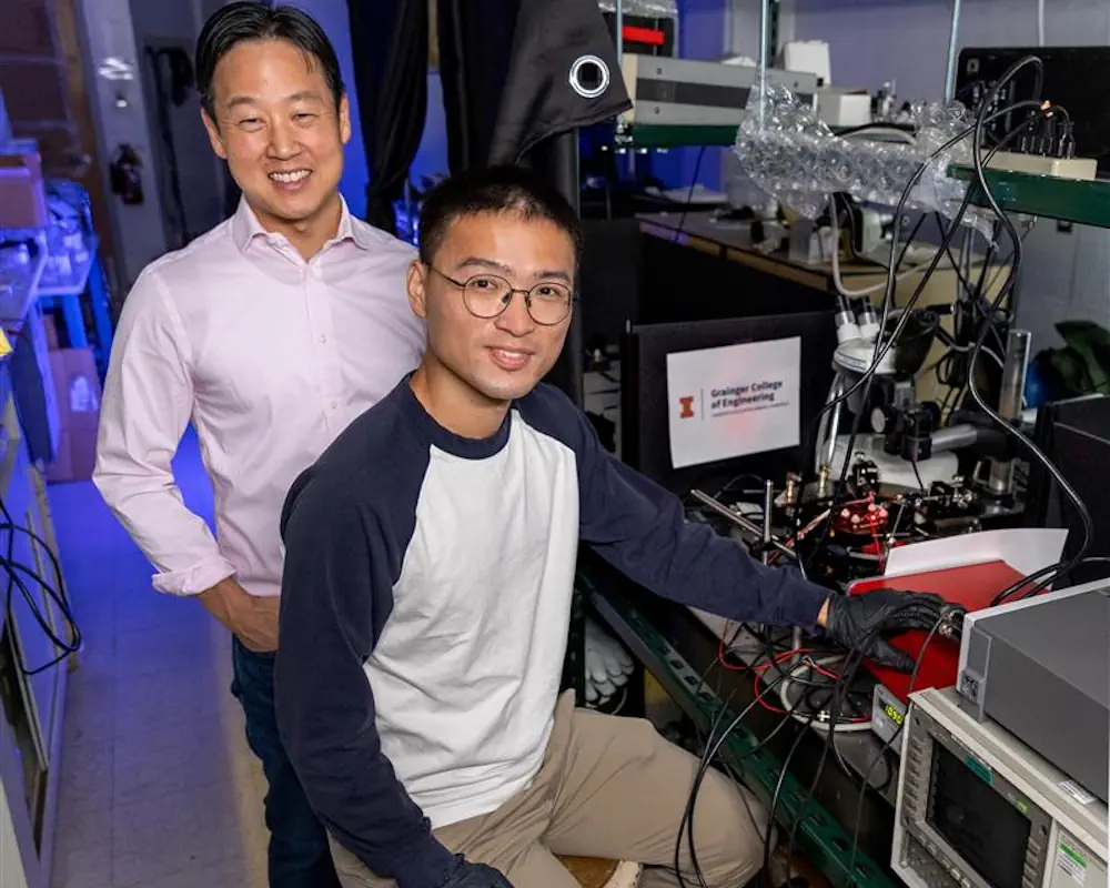 Minjoo Larry Lee (à gauche) et Yiteng Wang (à droite)