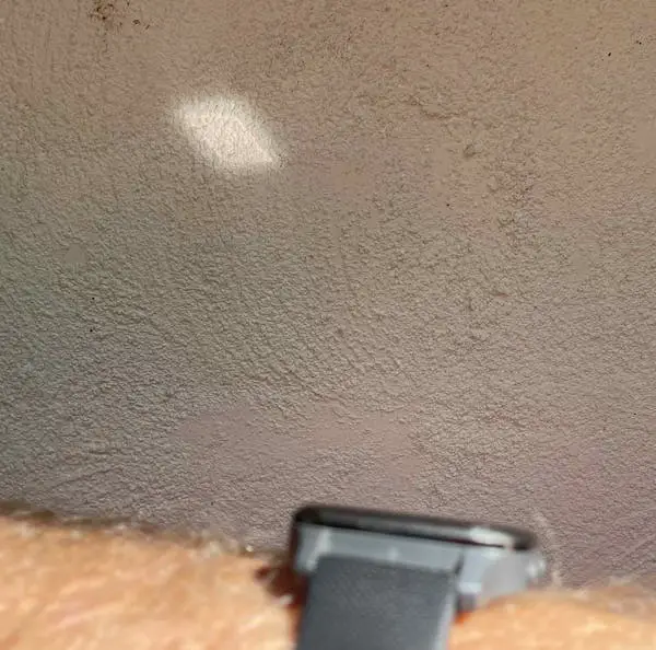 Lumière du soleil réfléchie par une montre.