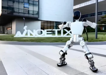 Un robot chinois à 1 400 dollars met l’humanoïde à portée des foyers et des écoles