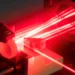 Un laser ultracompact promet 80% d'efficacité pour l'industrie, la médecine et la recherche