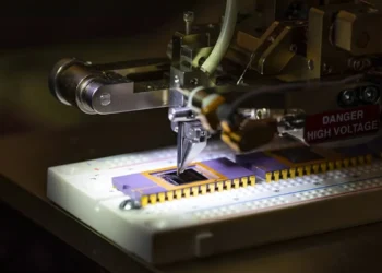 Première mondiale : le graphène alimente des appareils du commerce en énergie