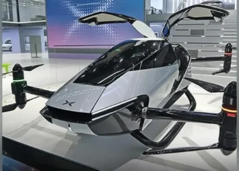 Xpeng dévoile son avion à rotors basculants et lance la production en série de son « porte-avions terrestre »