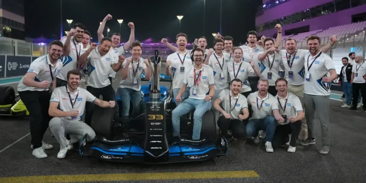 La voiture autonome allemande TUM rivalise avec les pilotes pros à plus de 250 km/h