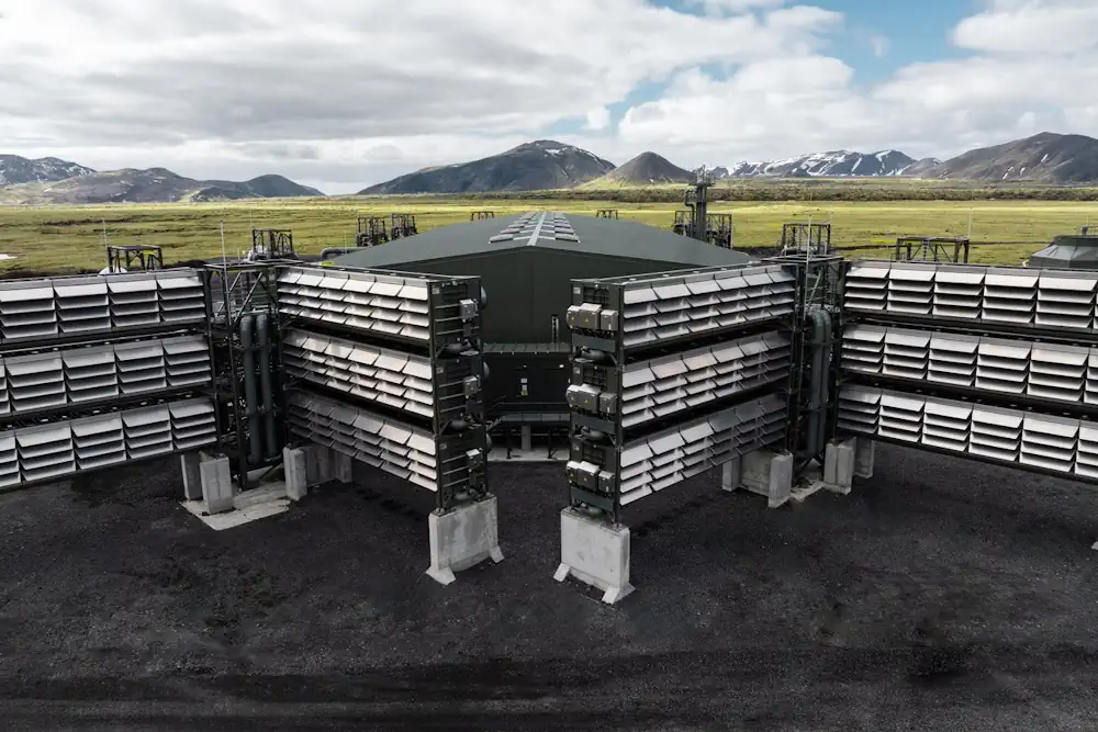 L'usine Mammoth implantée en Islande est la deuxième usine commerciale de capture et de séquestration directe de l'air (DAC+S) de Climeworks. Elle est environ dix fois plus grande que son prédécesseur, l'usine Orca.