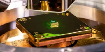 Researchers led by Princeton's Nathalie de Leon have developed a new quantum sensing technique based on entangled point