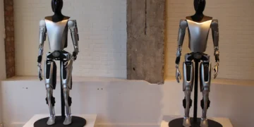 Quand Elon Musk envisage des robots auto-réplicants pour transformer l'économie mondiale