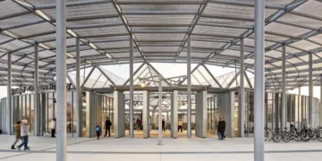 KONE hisse l'ascenseur dans la plus profonde gare du Grand Paris