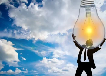 Trop d'électricité, pas assez de demande : comment sortir de l'impasse ?