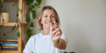 Détective quantique : le Dr Christina Giarmatzi de l'université Macquarie (photo) a dirigé l'équipe qui a créé la première image complète de la façon dont les erreurs se développent au fil du temps à l'intérieur des ordinateurs quantiques. Photo : Kate Field