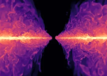 Près du trou noir (au centre), un flux d'accrétion forme un disque thermique dense et mince intégré dans un champ magnétique.