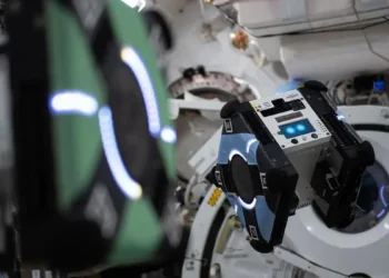 Astrobee est le système robotique volant libre de la NASA. Grâce à Astrobee, les chercheurs de Stanford ont été les premiers à tester le contrôle robotique basé sur l'IA à bord de la Station spatiale internationale. | NASA