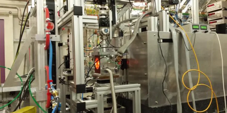 An overview of the experimental setup at DESY in Hamburg reveals the vacuum chamber housing the high-temperature diamond