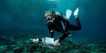 Dr. Herdís Steinsdóttir deploying an instrument near the reef in Eilat to record water currents, allowing her to keep tr