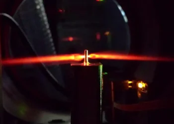 L'image capture la génération d'impulsions attosecondes, dans lesquelles des impulsions laser ultra-courtes (quelques cycles)