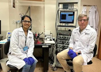 Dr Sheeja Navakkode and Prof Brian Kennedy, in the Healthy Longevity Translational Research Programme’s laboratory.