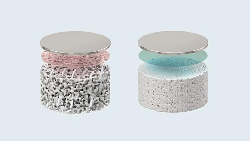 À gauche : électrolyte solide poreux à travers lequel les dendrites de lithium (gris) peuvent pénétrer jusqu'à la surface du lithium (argent) ; l'interface n'est protégée que par une couche limite naturelle (rose). À droite : électrolyte solide densément fritté produit à l'Institut Paul Scherrer PSI avec un revêtement stabilisateur de fluorure de lithium (bleu) qui empêche la pénétration des dendrites et protège la surface du lithium.