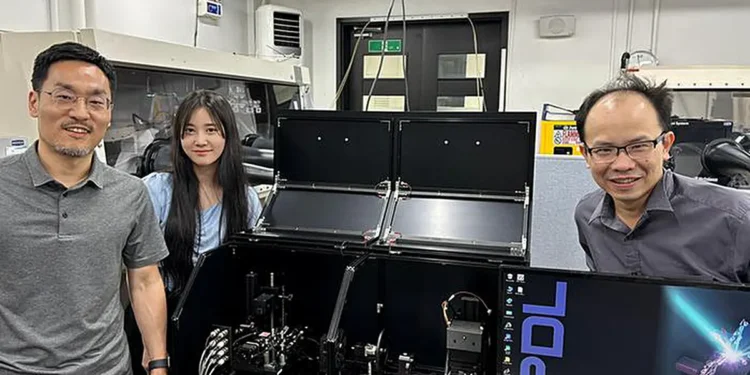 <(From Left) Professor Byungha Shin, Ph.D candidate Chaeyoun Kim, Dr. Oki Gunawan>