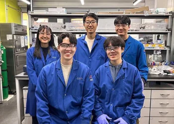 (Front rwo, from left) KAIST co-first author Changhyun Joo, co-first author Seongbeom Yeon, (Back row, from left) Ja