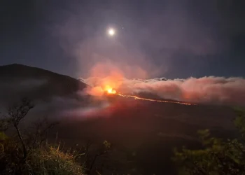 Éruption du Piton de la Fournaise : le volcan réunionnais se réveille