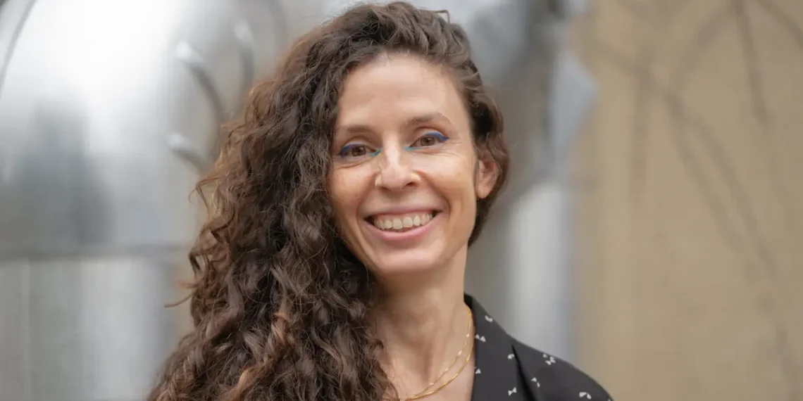 Cette professeure de Berkeley révèle le coût physique caché de notre monde numérique