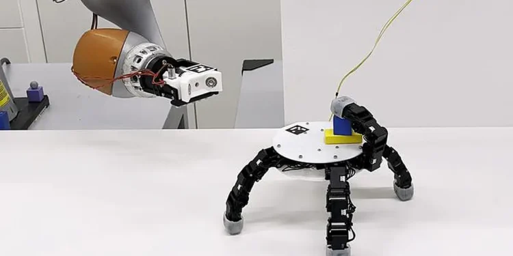 EPFL's detachable crawling robotic hand.  2025 LASA/CREATE/EPFL CC BY SA