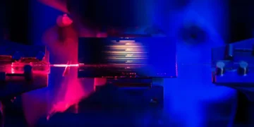 Close up of an optical amplifier chip, similar to the one detailed in this study, that is being developed in the lab of