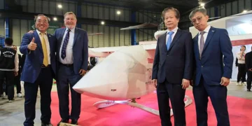 Left to right: NTU Professor James Wang, Director, NTU eVTOL Research & Innovation Centre; Professor Ric Parker, Cha