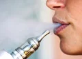 Cigarette électronique : l’Anses publie un rapport prudent sur les risques sanitaires du vapotage